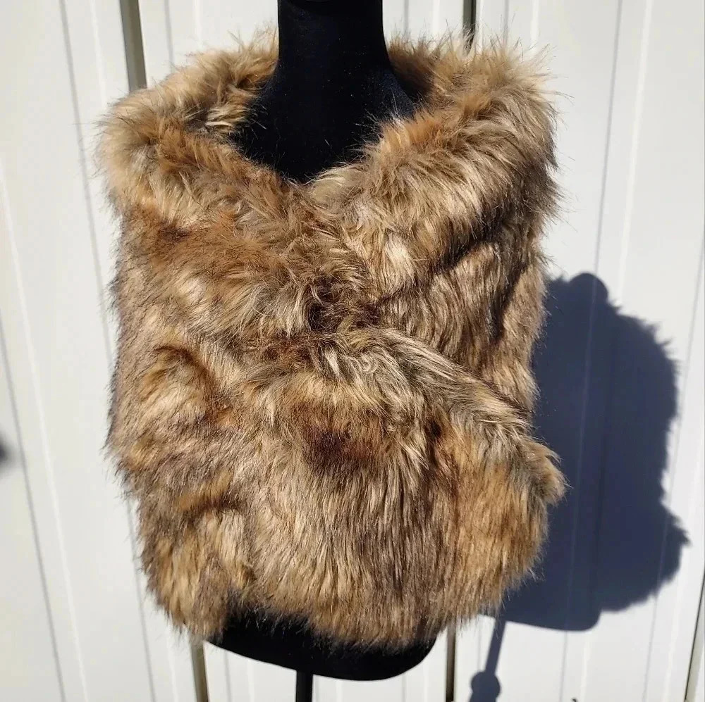 Faux Fur Wrap - Picture 3 of 9